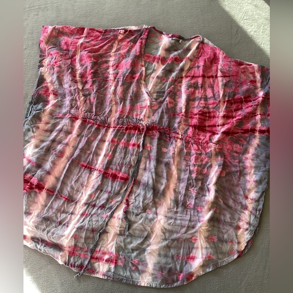 Earthbound tied died tie waist tunic top-SZ L
Pit to pit 31”
Length 31”